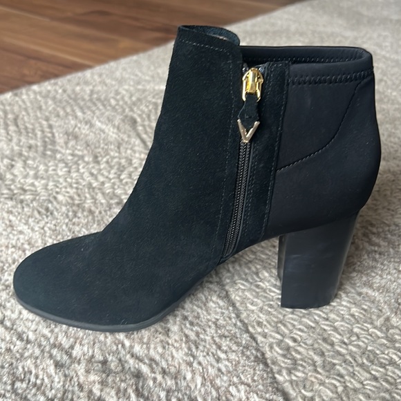 Vionic Whitney 3 inches heeled suede ankle boot - Picture 2 of 3
